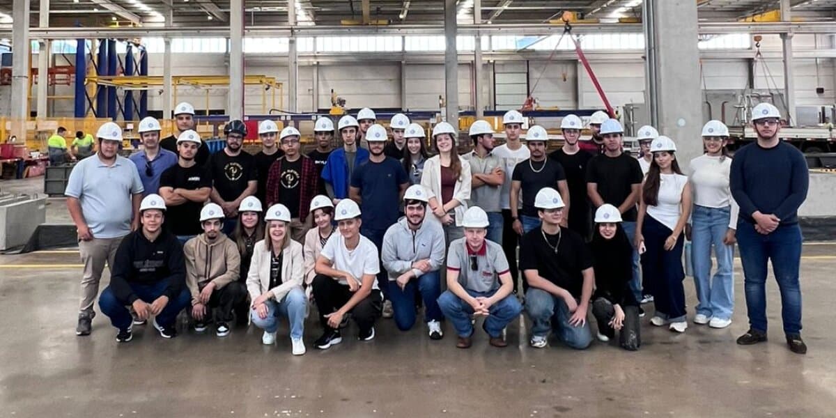 Acadêmicos de Engenharias do Centro FAG realizam visita técnica ao Ecoparque em Cascavel