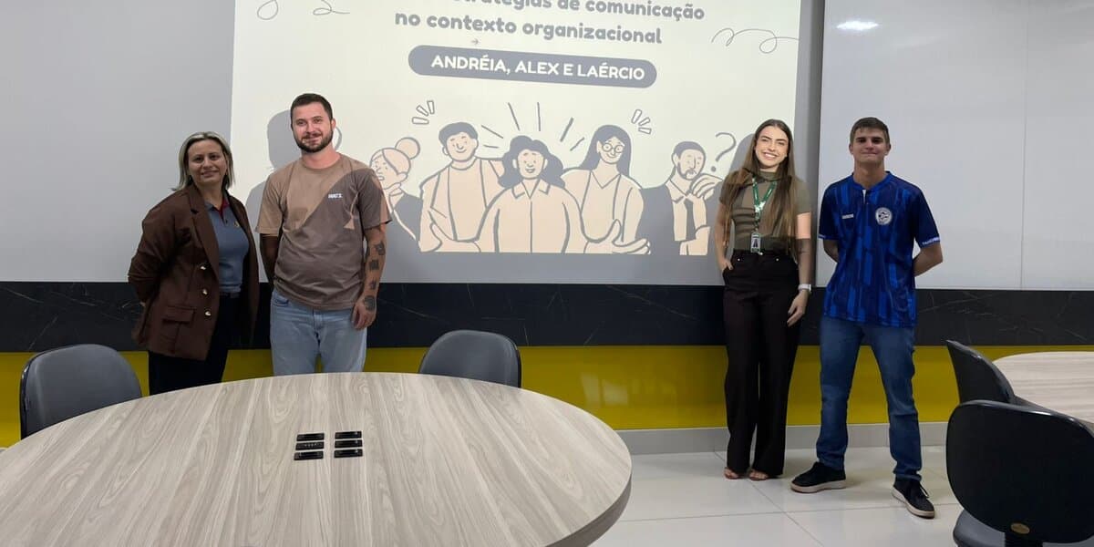 Acadêmicos de Administração e Ciências Contábeis analisam falhas de comunicação organizacional em atividade prática