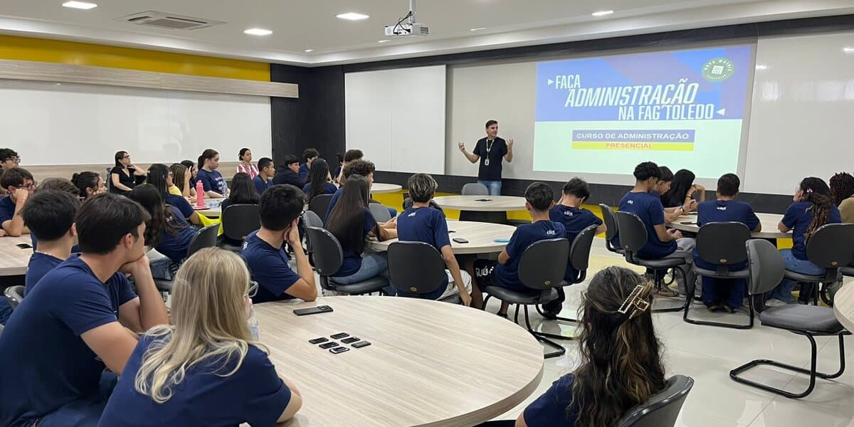FAG Toledo apresenta cursos e carreiras para jovens aprendizes do CIEE Paraná