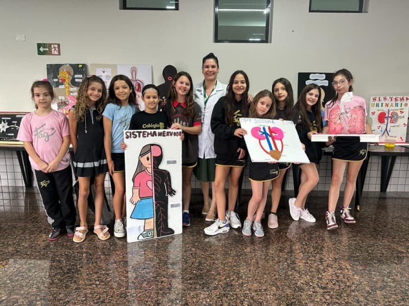 Alunos do Colégio FAG apresentam maquetes sobre os sistemas do corpo humano