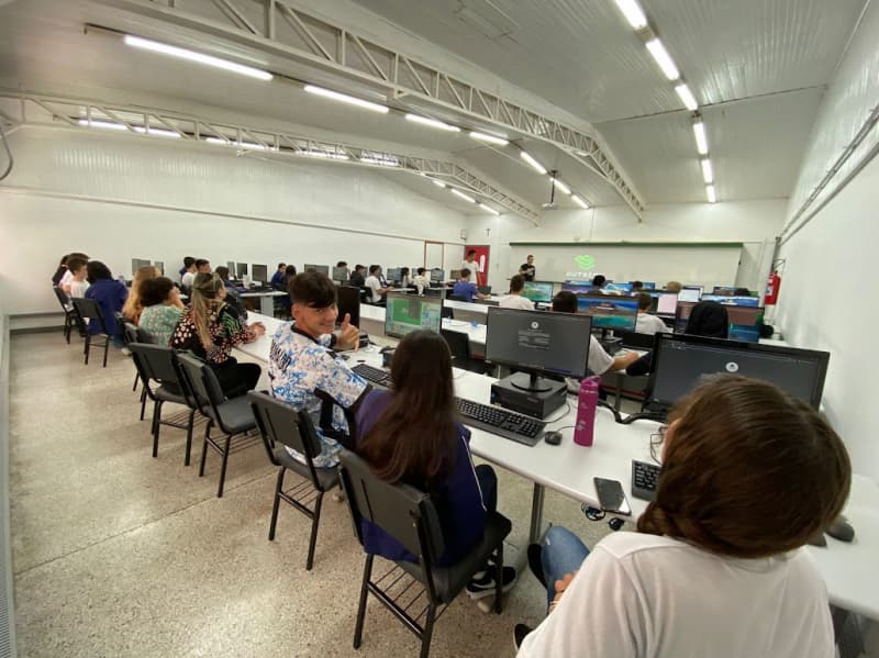 FAG Toledo recebe estudantes do Colégio Estadual Novo Horizonte 