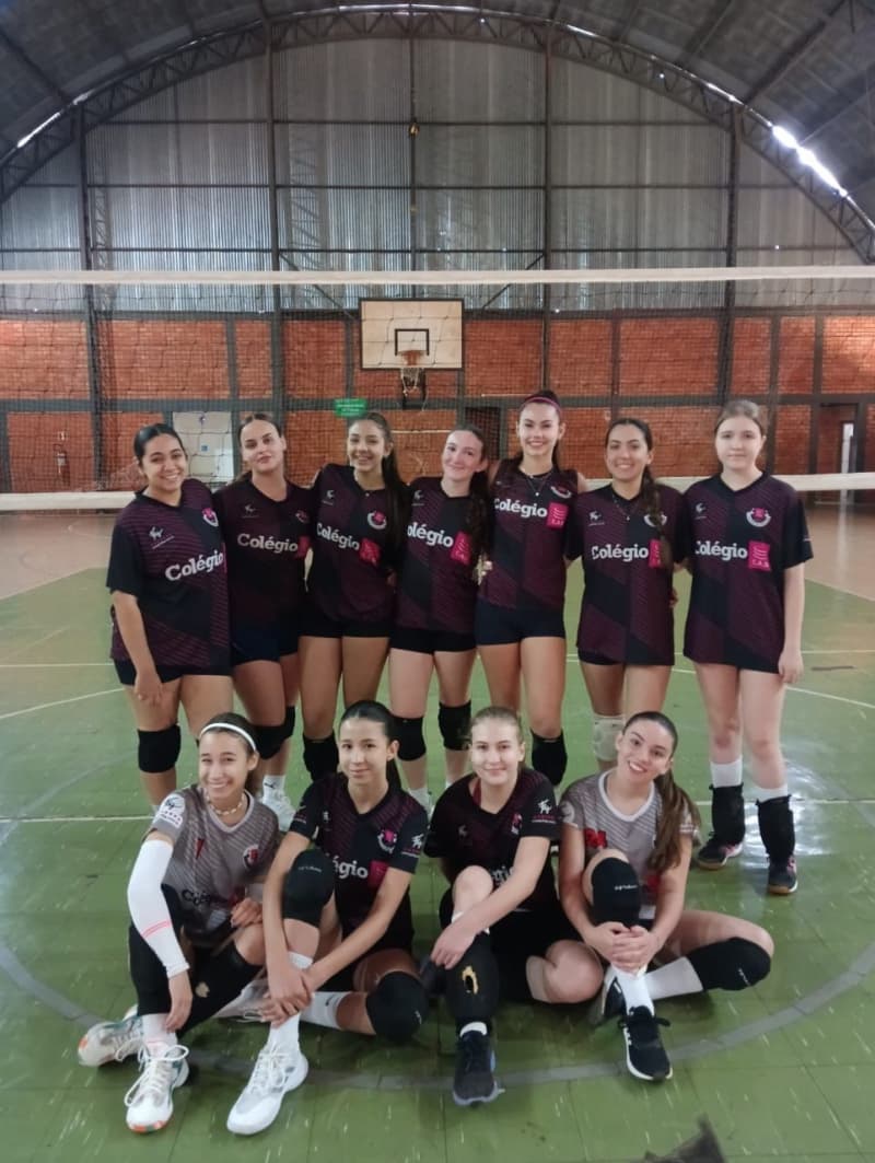 Equipes de Vôlei e Futsal participam de competições na cidade