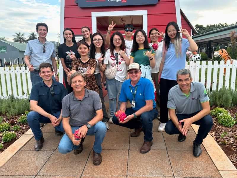 Centro FAG recebe alunos de mestrado da China para visita à Fazenda Escola