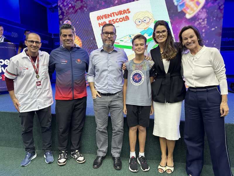 Aluno é surpreendido com lançamento do próprio eBook durante a inauguração do Clube do Livro
