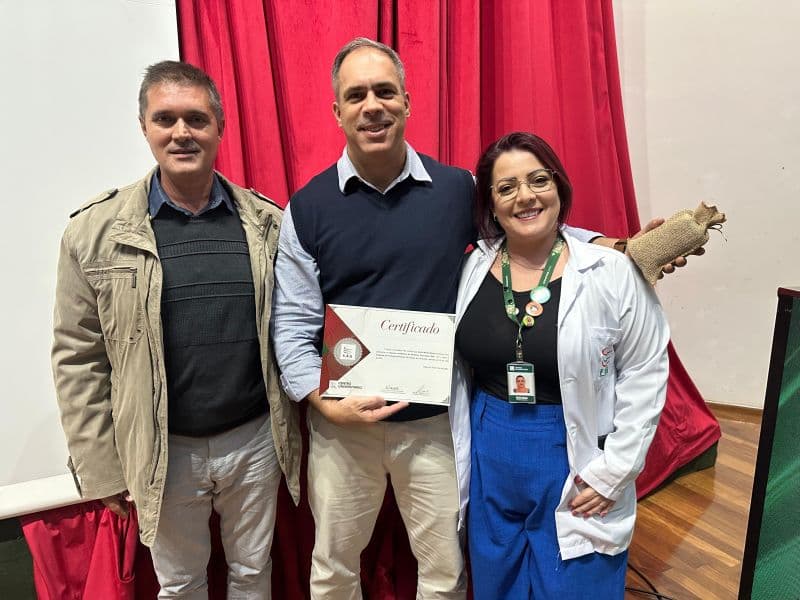 Semana Acadêmica de Medicina Veterinária realiza mais de 15 palestras sobre manejo de animais