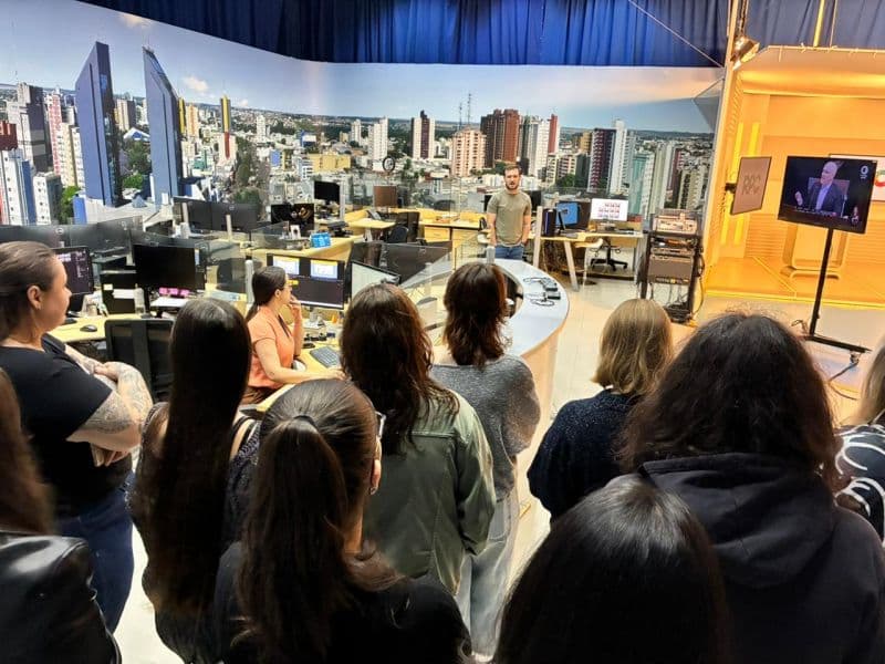 Acadêmicos de Publicidade e Propaganda realizam visita técnica à RPC TV