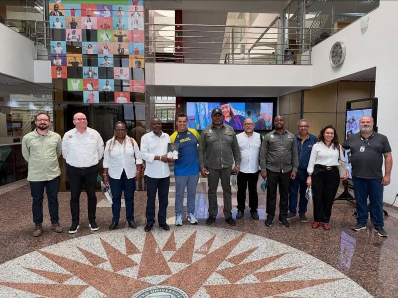 Secretário de Estado de Moçambique e comitiva visitam Centro Universitário FAG