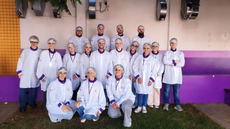 Acadêmicos do curso de Farmácia realizam visita a indústria farmacêutica 