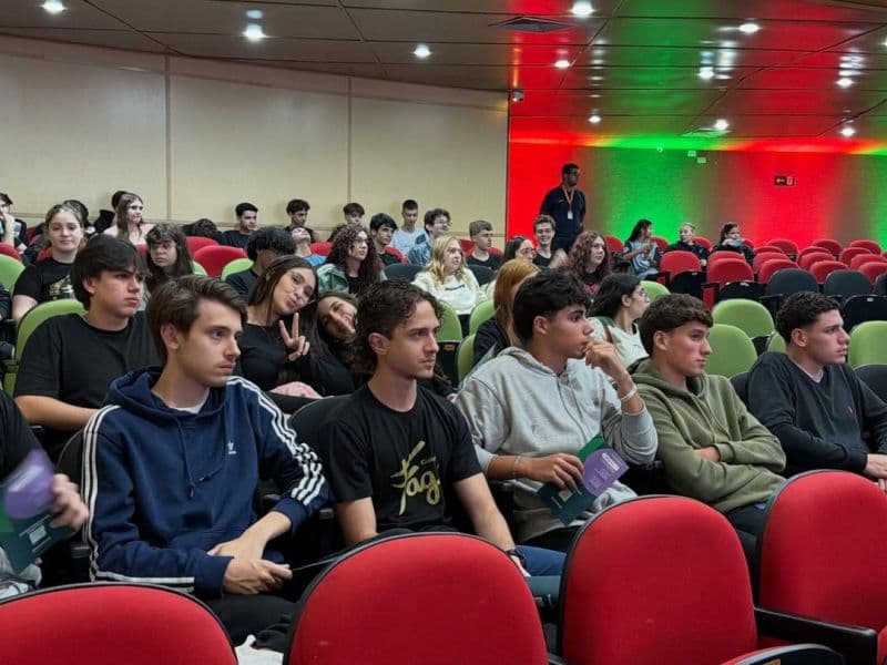 Alunos do High College se preparam para vestibulares de inverno