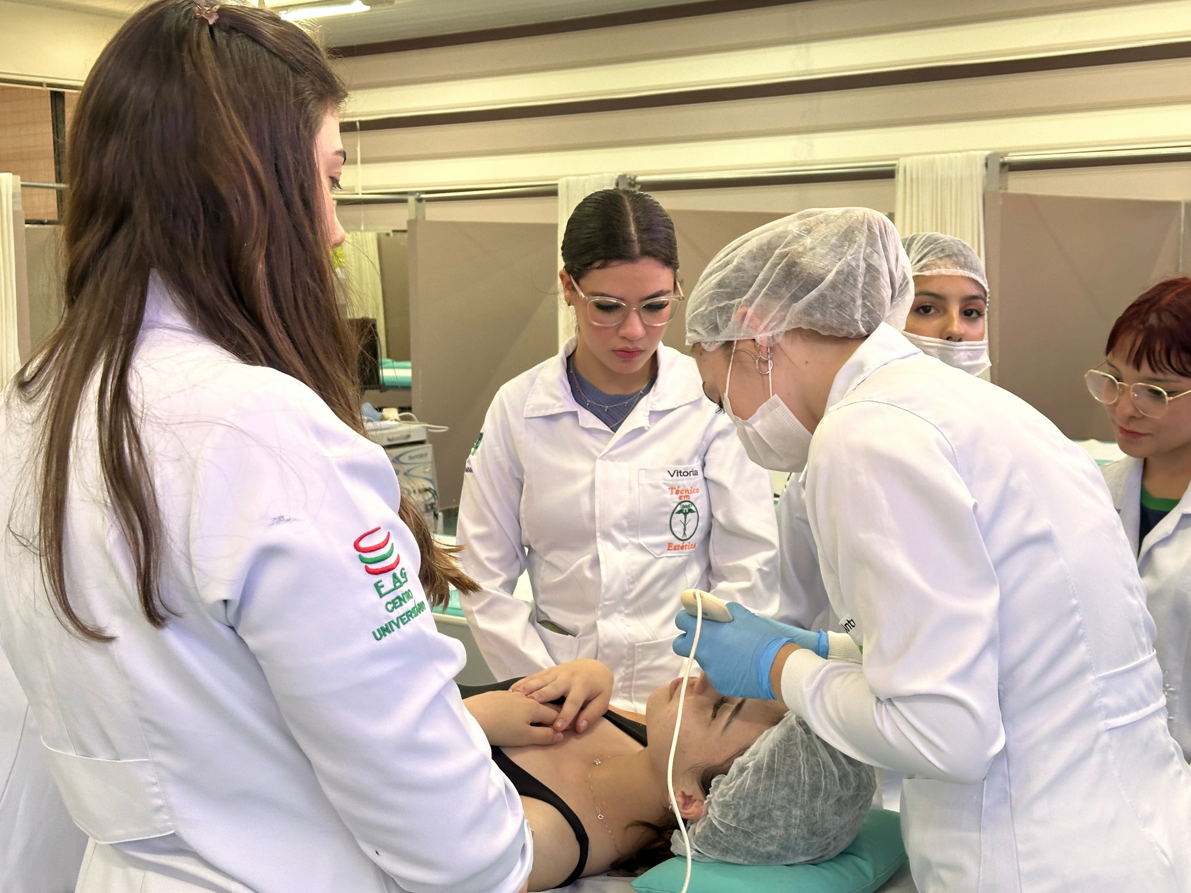 Estética e Cosmética recebe visita de alunas do CEEP