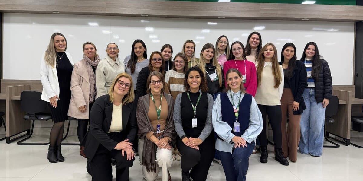 Alunos de Pós-Graduação participam do 2° Congresso de Enfermagem e Obstetrícia no Centro FAG