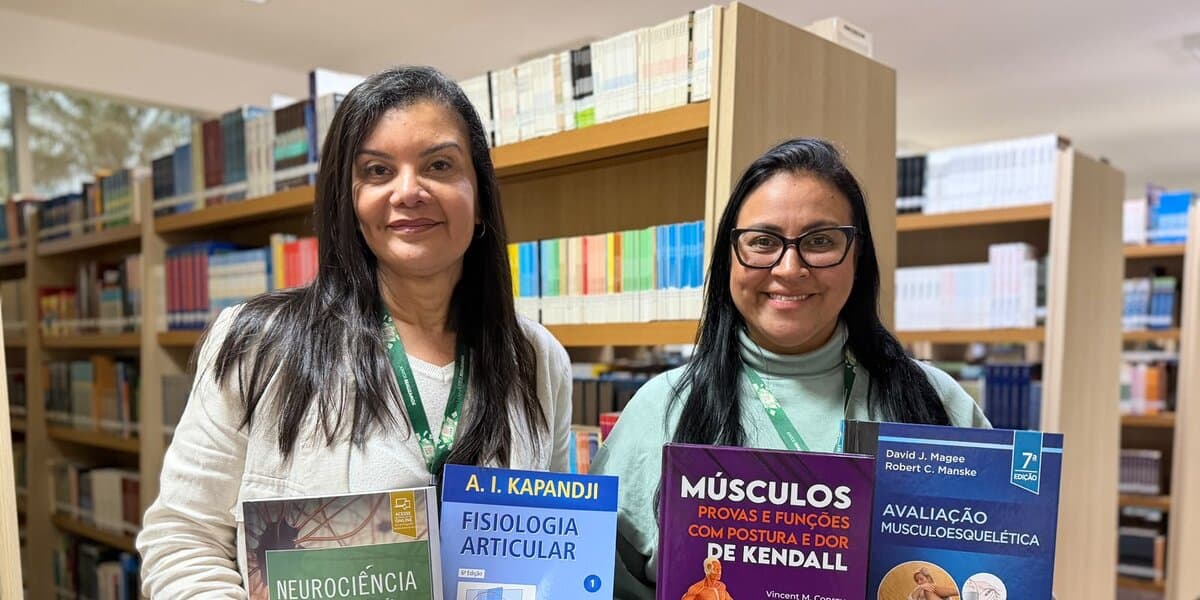 Biblioteca do Centro Universitário FAG recebe novos livros para o curso de Fisioterapia