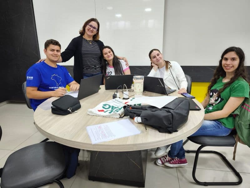 Alunos realizam maratona de conhecimento em Matemática na FAG Toledo